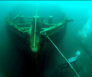 SUNKEN TREASURE: The Thunder Bay National Marine Sanctuary offers glass-bottom boat tours of Lake Huron wrecks. (Photo by National Marine Sanctuaries; used under Creative Commons license)