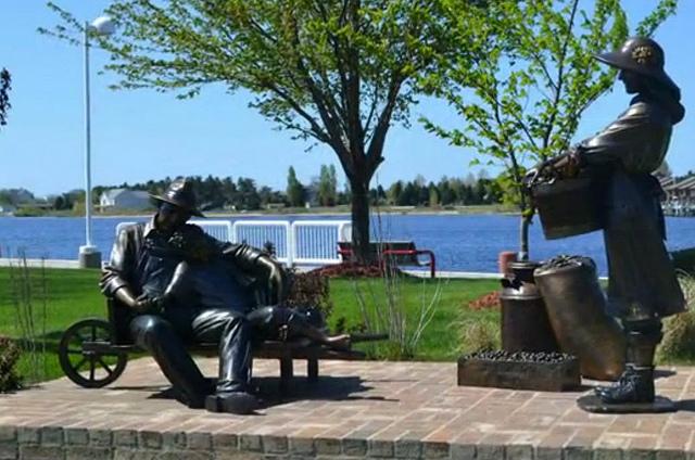 FRUITS OF FARMING: Michigan celebrates its agricultural richness in sculpture in Ludington, alongside what makes it possible – abundant freshwater. (Photo by Flickr user Michigan Municipal League; used under Creative Commons license)