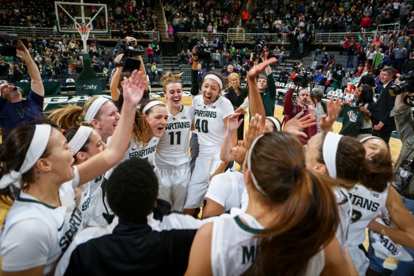 If you’re a Spartans fan, victory is sweet, but sportsmanship and kindness – to one’s opponents and their fans – is even sweeter. (Photo by Matthew Mitchell/MSU Athletic Communications)