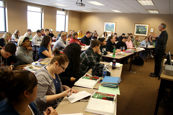 A full classroom at Jackson College masks the reality that statewide, community college enrollment is falling. (Photo by Flickr user Jackson College; used under Creative Commons license)