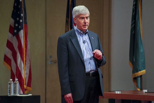 It was a race for the highest office in the state, but voters only had one chance to see both candidates onstage talking unscripted. Gov. Snyder appeared with Mark Schauer at a single town hall-style event. (Photo by Elaine Cromie, MLive; used with permission)