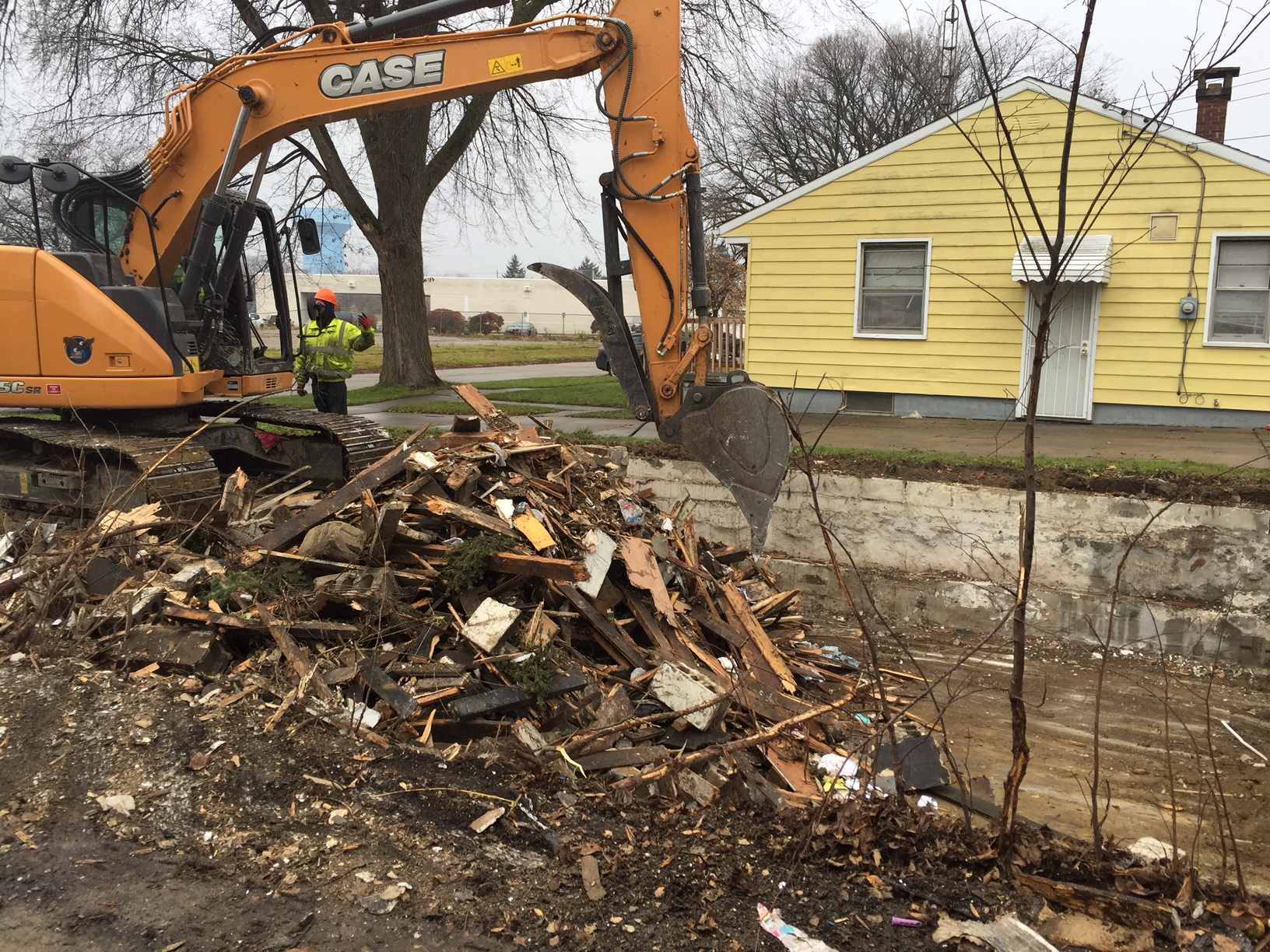Contractors demolished a frame house last week that once stood at 3706 Van Buren Street in Flint. About 30 percent of the city's blighted houses ‒ 1,766 at last count ‒ were demolished with federal grant funds. Another round of funding recently announced will take down 900 more vacant houses in Flint. (Bridge photo by Chastity Pratt Dawsey)