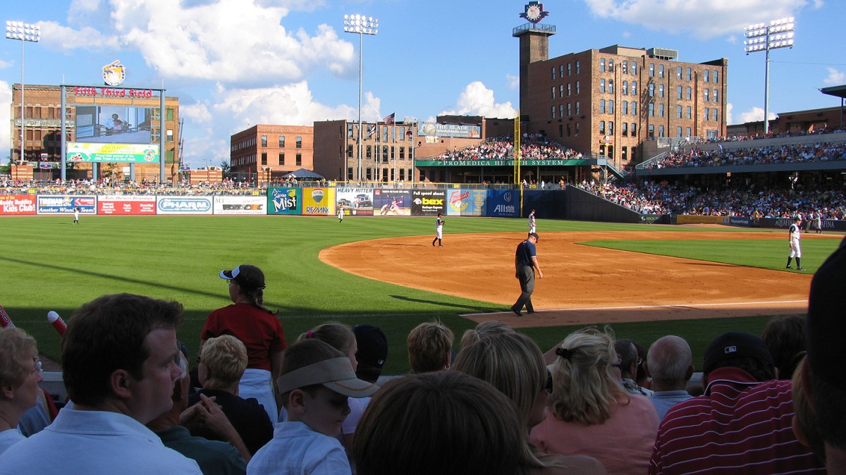  Fans enjoy a Mud Hens baseball game at Fifth Third Field downtown, where an entertainment district just outside the ballpark has revitalized part of downtown Toledo. Despite cuts in revenue, the city has largely been able to maintain police protection and most city services. (Photo by Wikipedia) 
