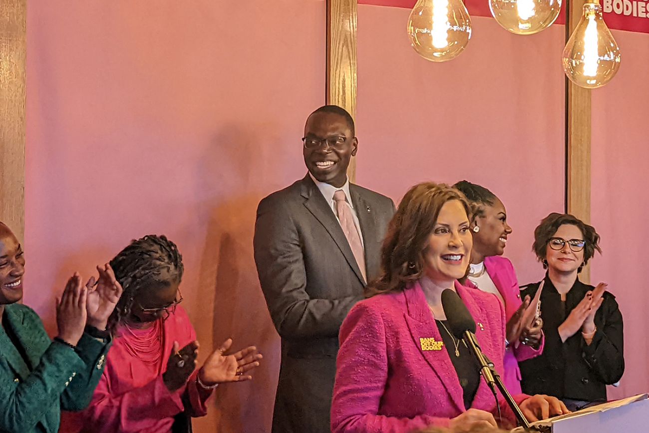 Gov. Gretchen Whitmer Signs Repeal Of Michigan’s 1931 Abortion Ban ...