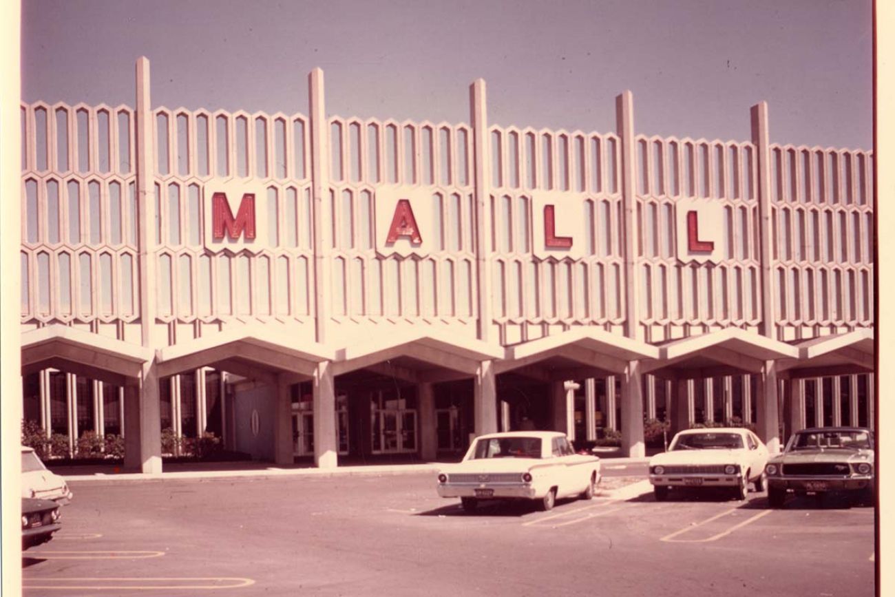 mall sign