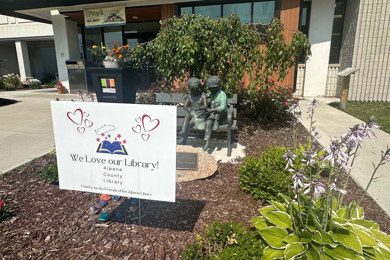 A sign that says "We love our library" 