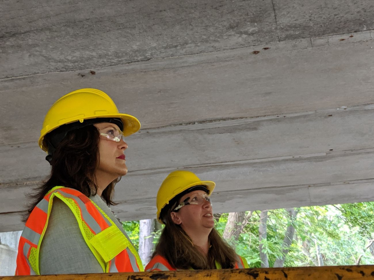 Gov. Gretchen Whitmer wearing hard hat