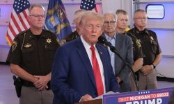  Livingston County Sheriff Mike Murphy standing next to Donald Trump giving a speech