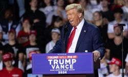 Donald Trump speaking to supporters in Grand Rapids