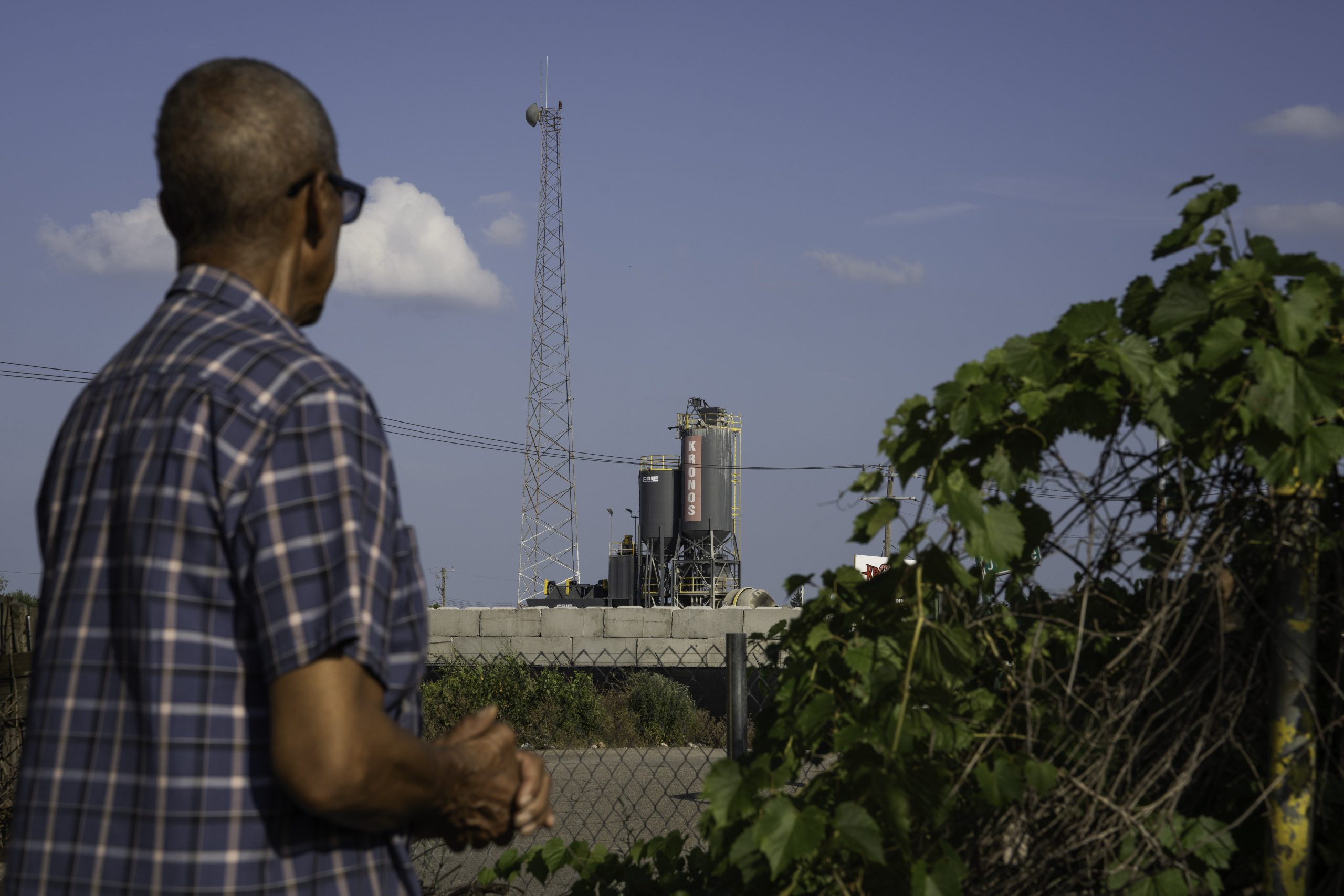 Left in the dust: How a billionaire-owned concrete plant took over a Detroit community