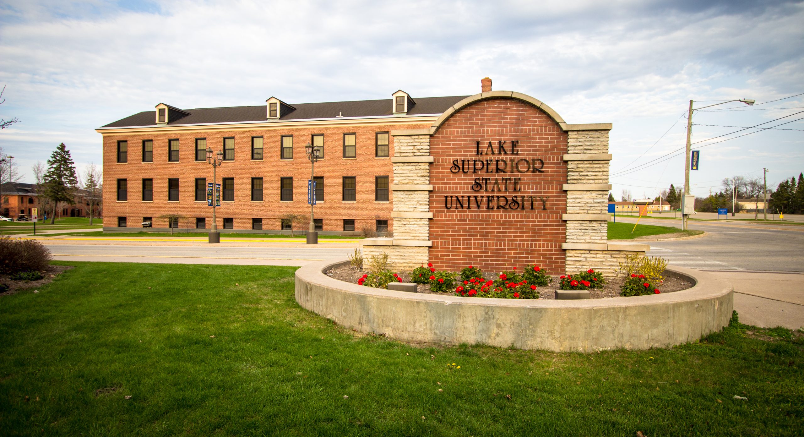 University enrollment drops 2% in Michigan, first drop in three years